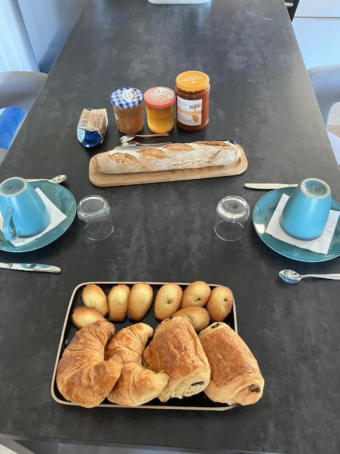 Chambre Avec Petit-Dejeuner En Provence Luberon La Tour-dʼAigues Dış mekan fotoğraf